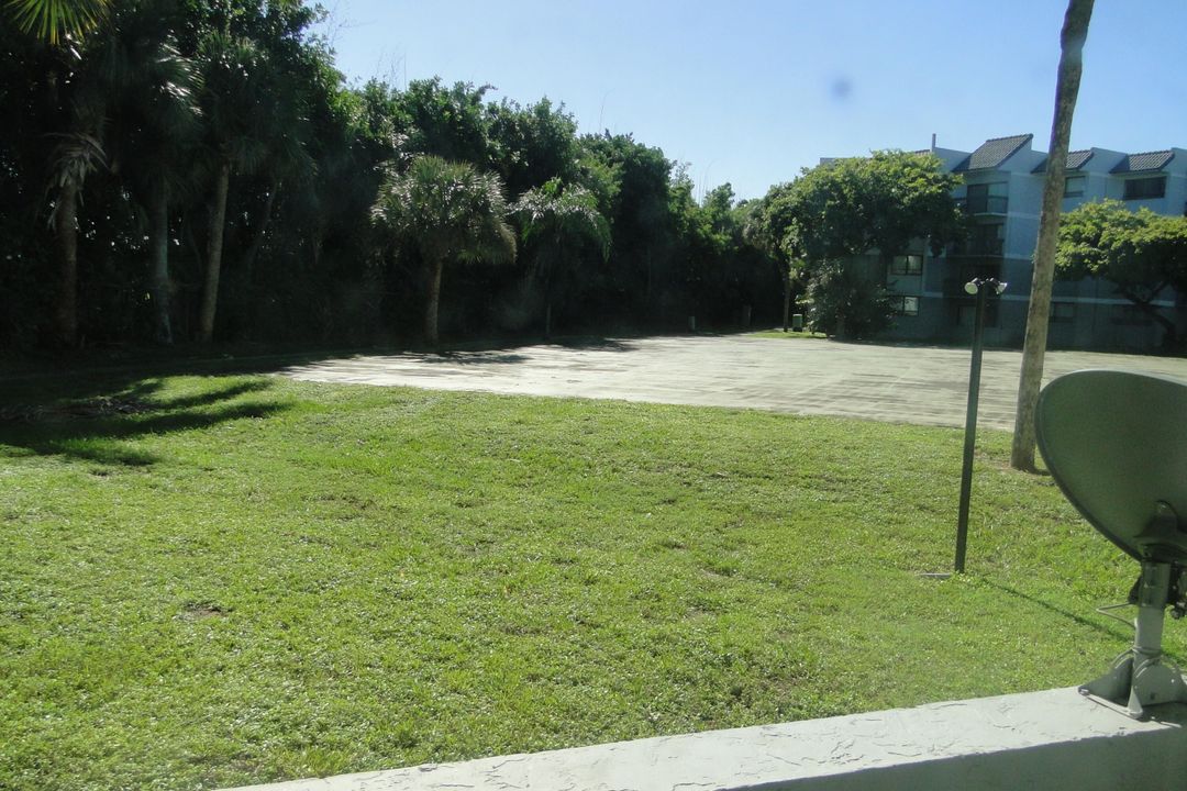 For Sale: $125,000 (1 beds, 1 baths, 775 Square Feet)