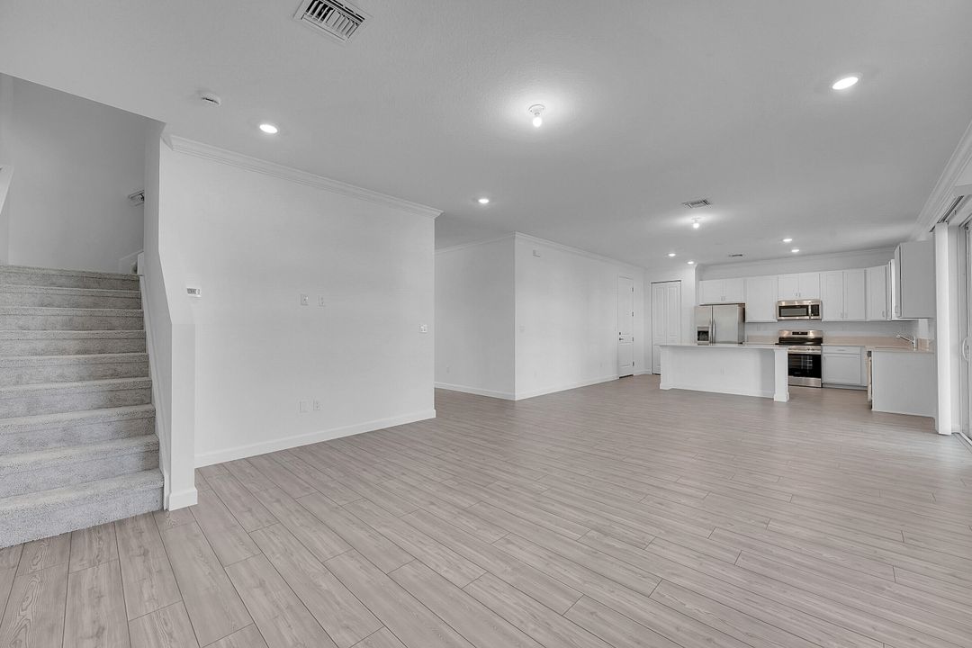 For Rent: $2,600 (4 beds, 2 baths, 2583 Square Feet)