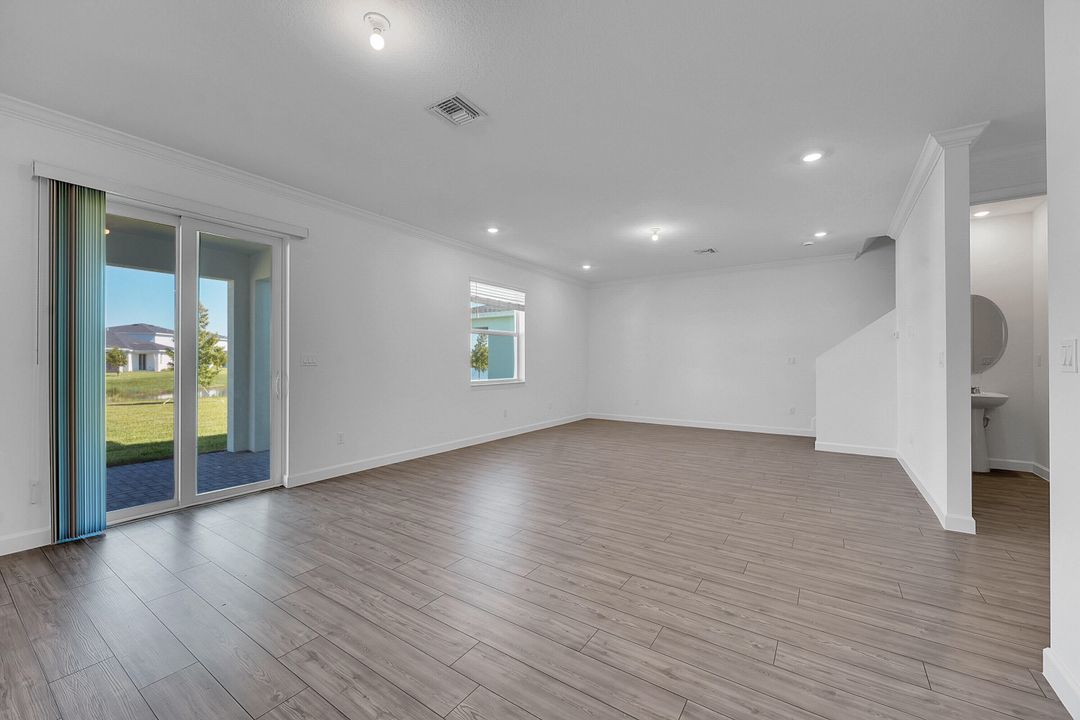 For Rent: $2,600 (4 beds, 2 baths, 2583 Square Feet)