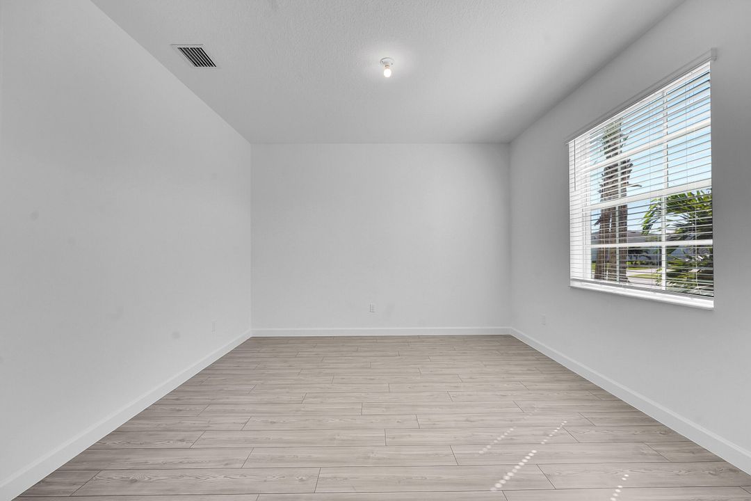 For Rent: $2,600 (4 beds, 2 baths, 2583 Square Feet)