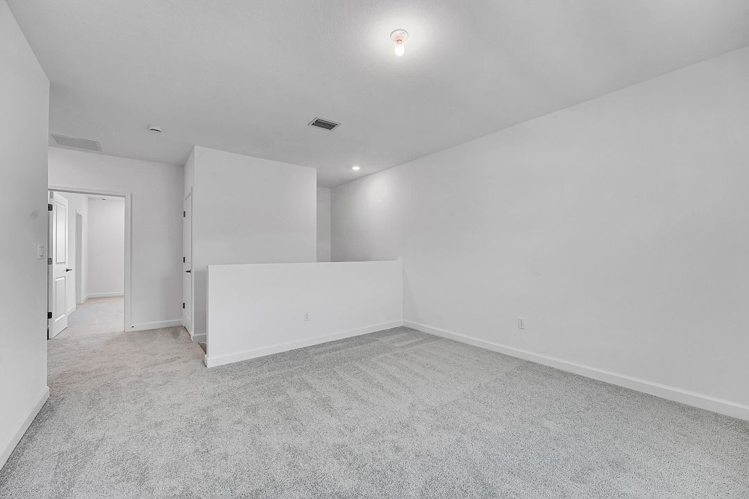 For Rent: $2,600 (4 beds, 2 baths, 2583 Square Feet)