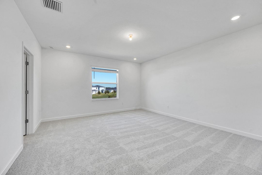 For Rent: $2,600 (4 beds, 2 baths, 2583 Square Feet)