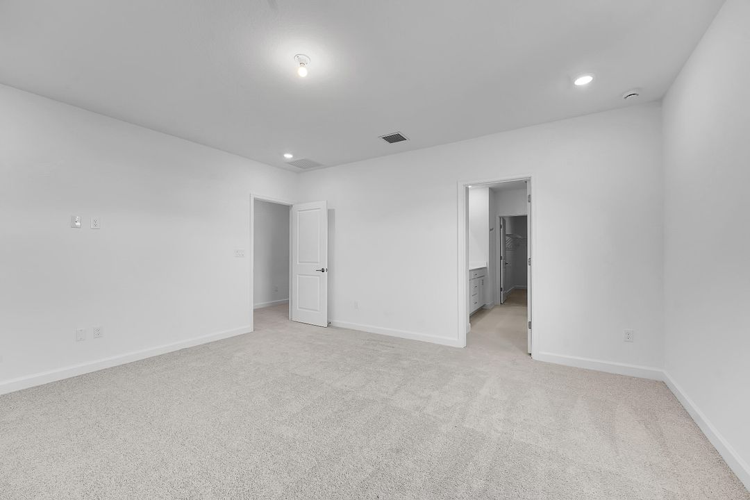 For Rent: $2,600 (4 beds, 2 baths, 2583 Square Feet)