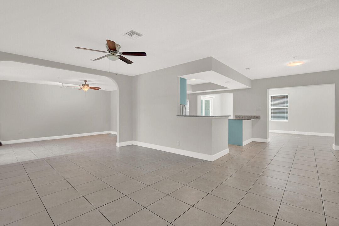 合同活跃: $3,600 (3 贝兹, 2 浴室, 1635 平方英尺)