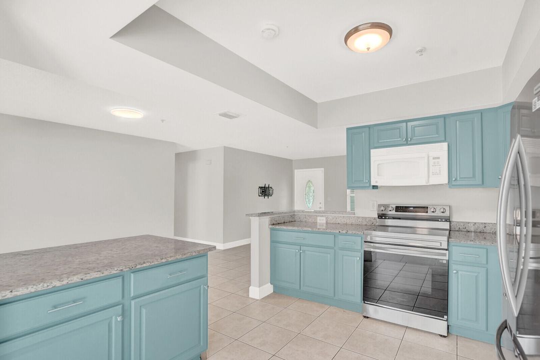 合同活跃: $3,600 (3 贝兹, 2 浴室, 1635 平方英尺)