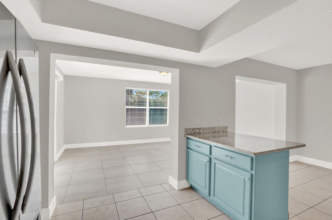 合同活跃: $3,600 (3 贝兹, 2 浴室, 1635 平方英尺)