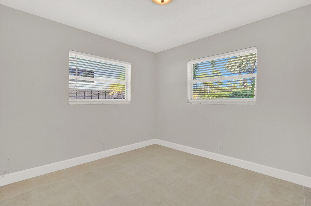 合同活跃: $3,600 (3 贝兹, 2 浴室, 1635 平方英尺)