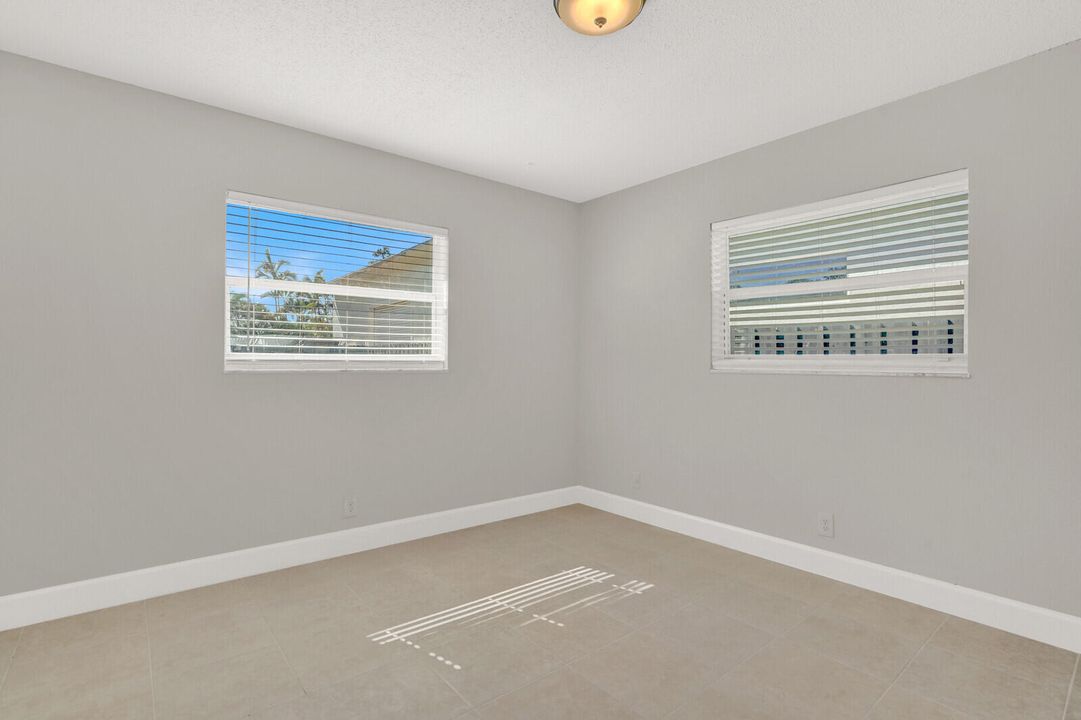 合同活跃: $3,600 (3 贝兹, 2 浴室, 1635 平方英尺)