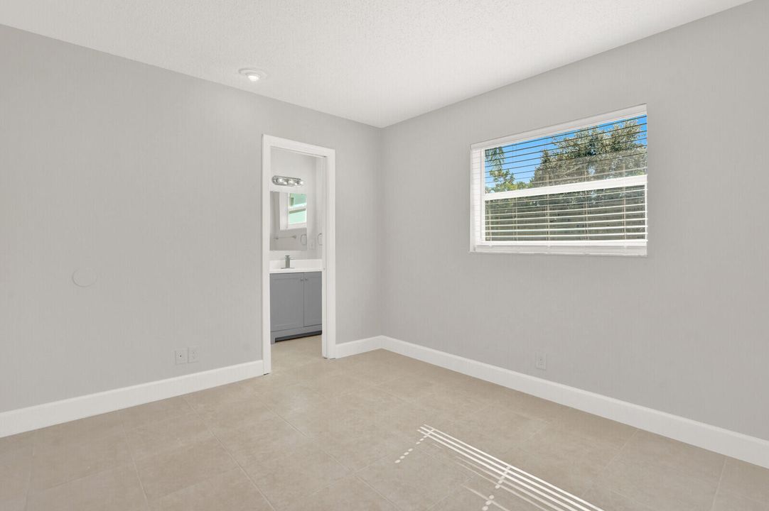 合同活跃: $3,600 (3 贝兹, 2 浴室, 1635 平方英尺)