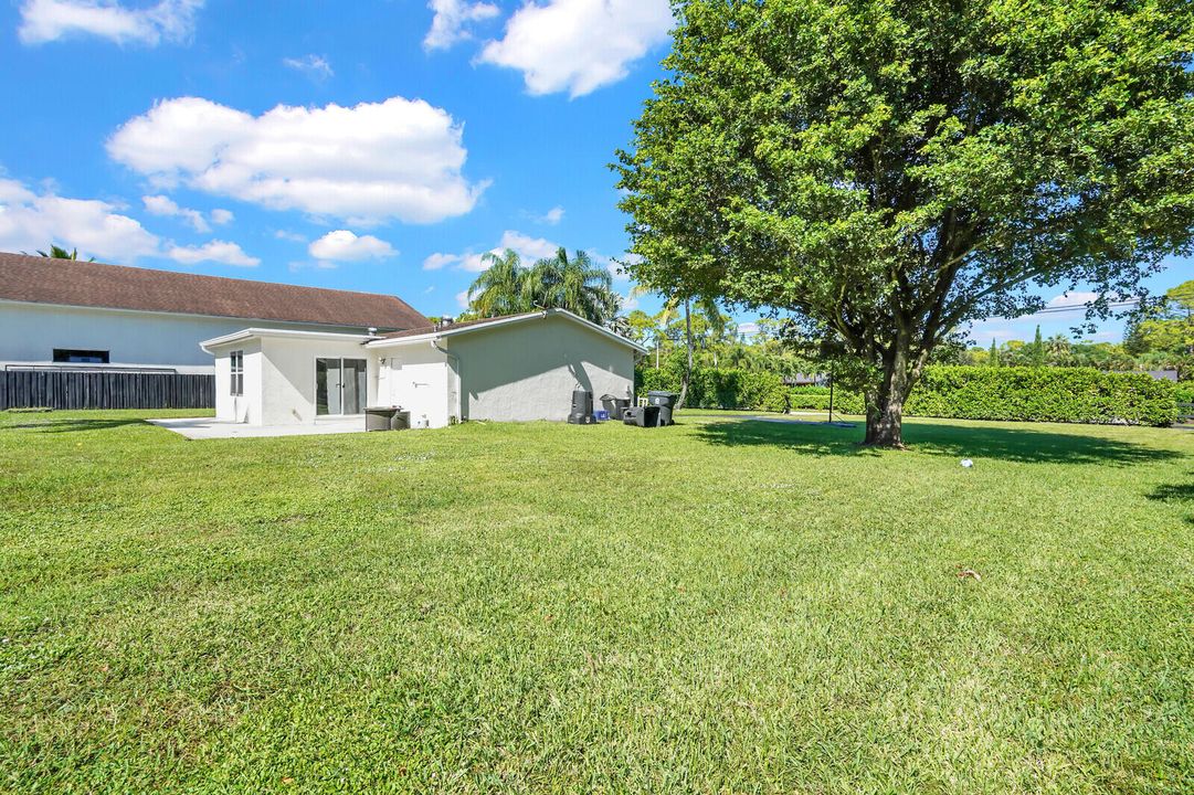 合同活跃: $3,600 (3 贝兹, 2 浴室, 1635 平方英尺)