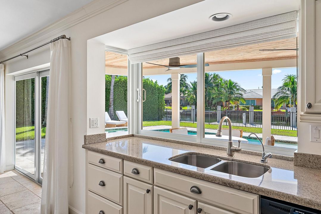 Activo con contrato: $3,600,000 (4 camas, 4 baños, 2491 Pies cuadrados)