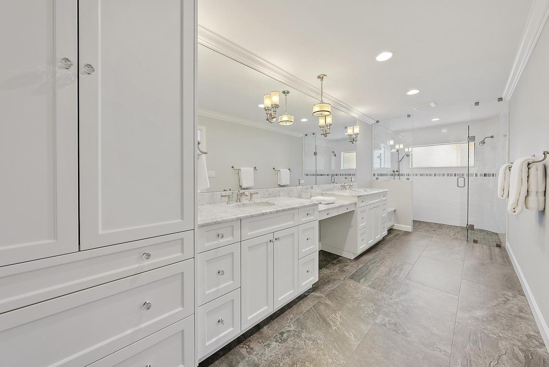 Activo con contrato: $3,600,000 (4 camas, 4 baños, 2491 Pies cuadrados)