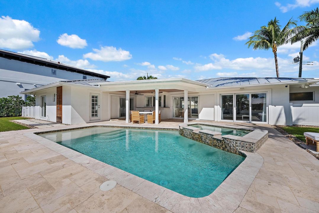 Activo con contrato: $3,600,000 (4 camas, 4 baños, 2491 Pies cuadrados)