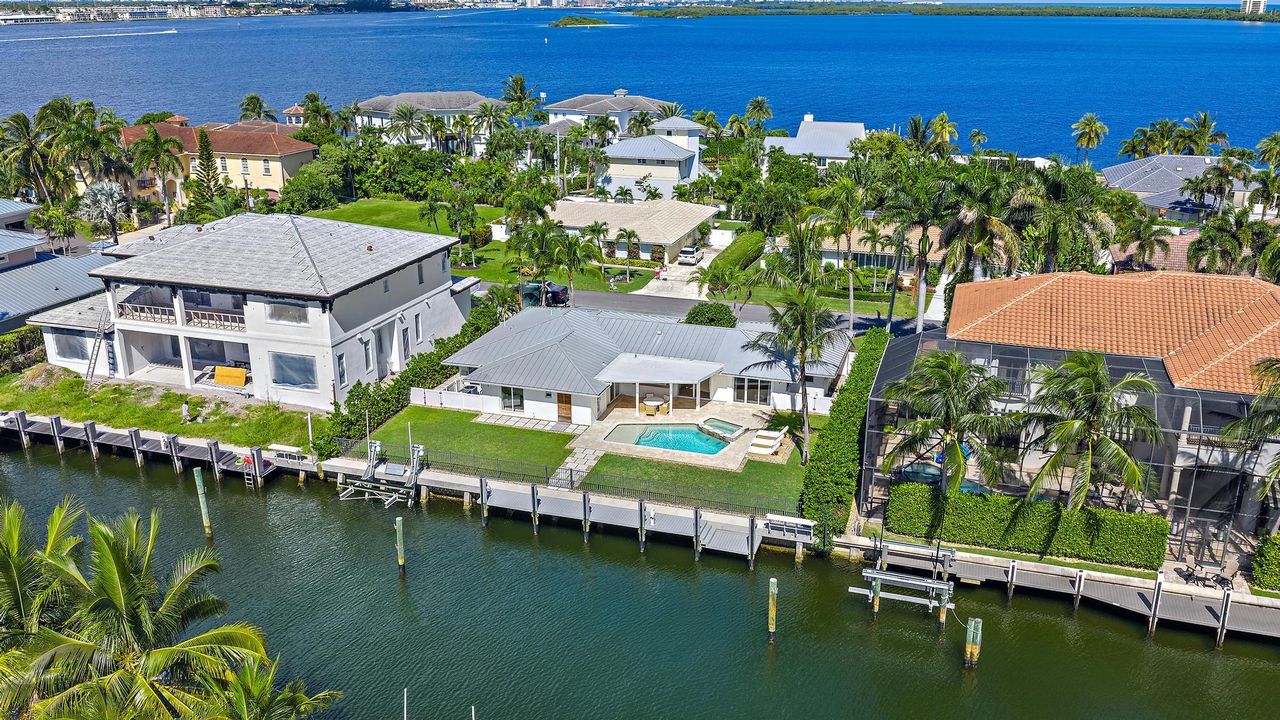 Activo con contrato: $3,600,000 (4 camas, 4 baños, 2491 Pies cuadrados)