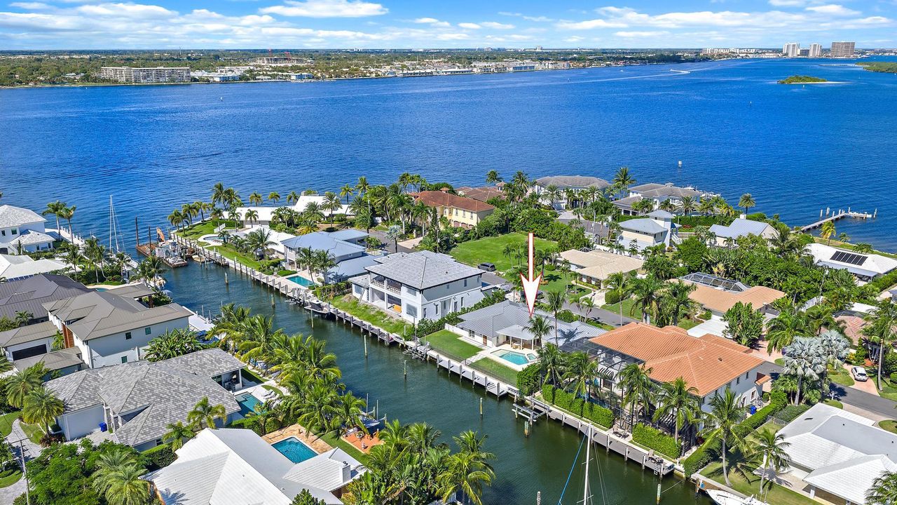 Activo con contrato: $3,600,000 (4 camas, 4 baños, 2491 Pies cuadrados)