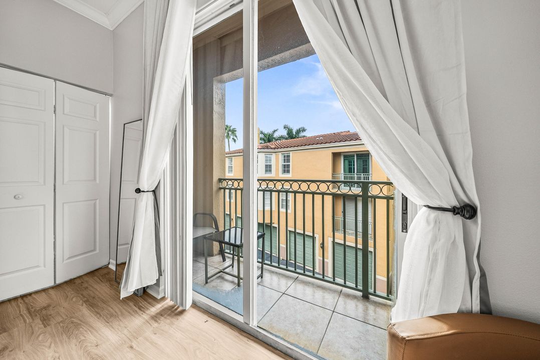 Activo con contrato: $4,500 (3 camas, 2 baños, 1633 Pies cuadrados)