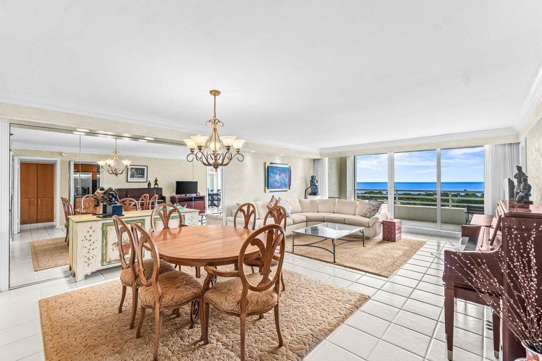 合同活跃: $918,000 (2 贝兹, 2 浴室, 1697 平方英尺)