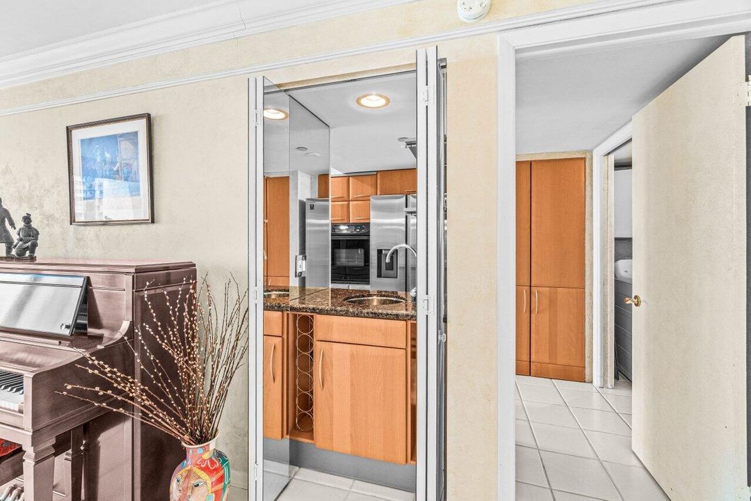 合同活跃: $918,000 (2 贝兹, 2 浴室, 1697 平方英尺)