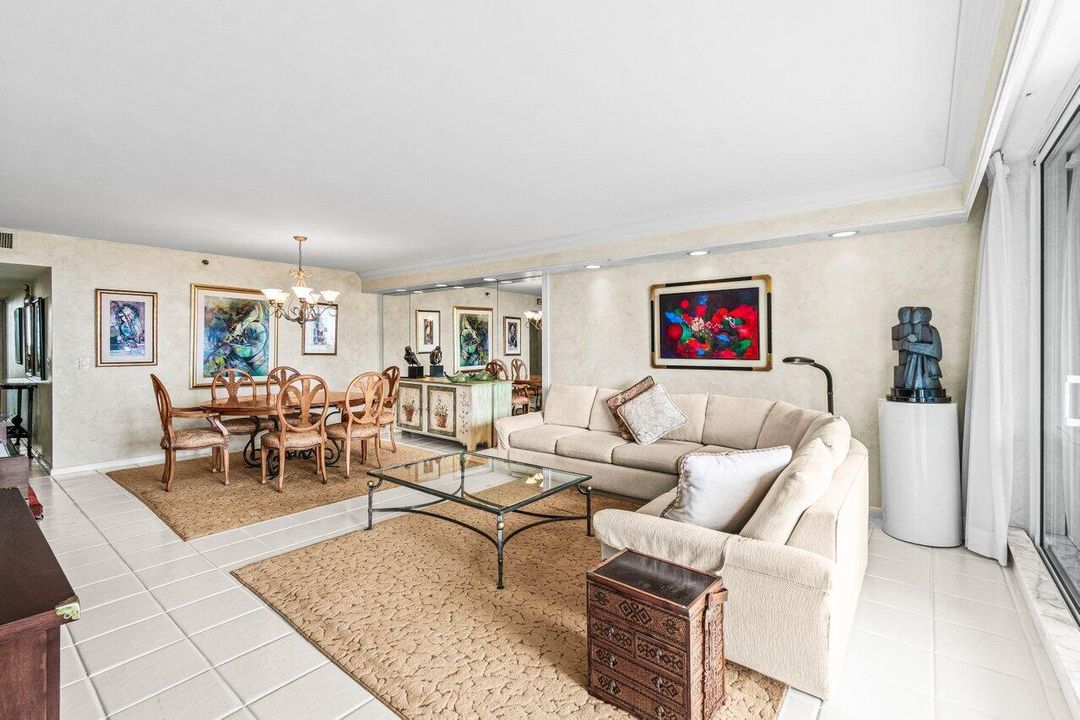 合同活跃: $918,000 (2 贝兹, 2 浴室, 1697 平方英尺)