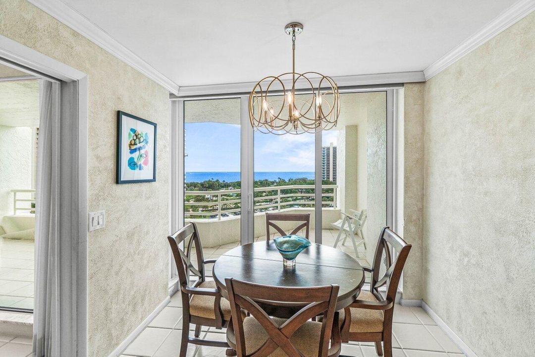 合同活跃: $918,000 (2 贝兹, 2 浴室, 1697 平方英尺)