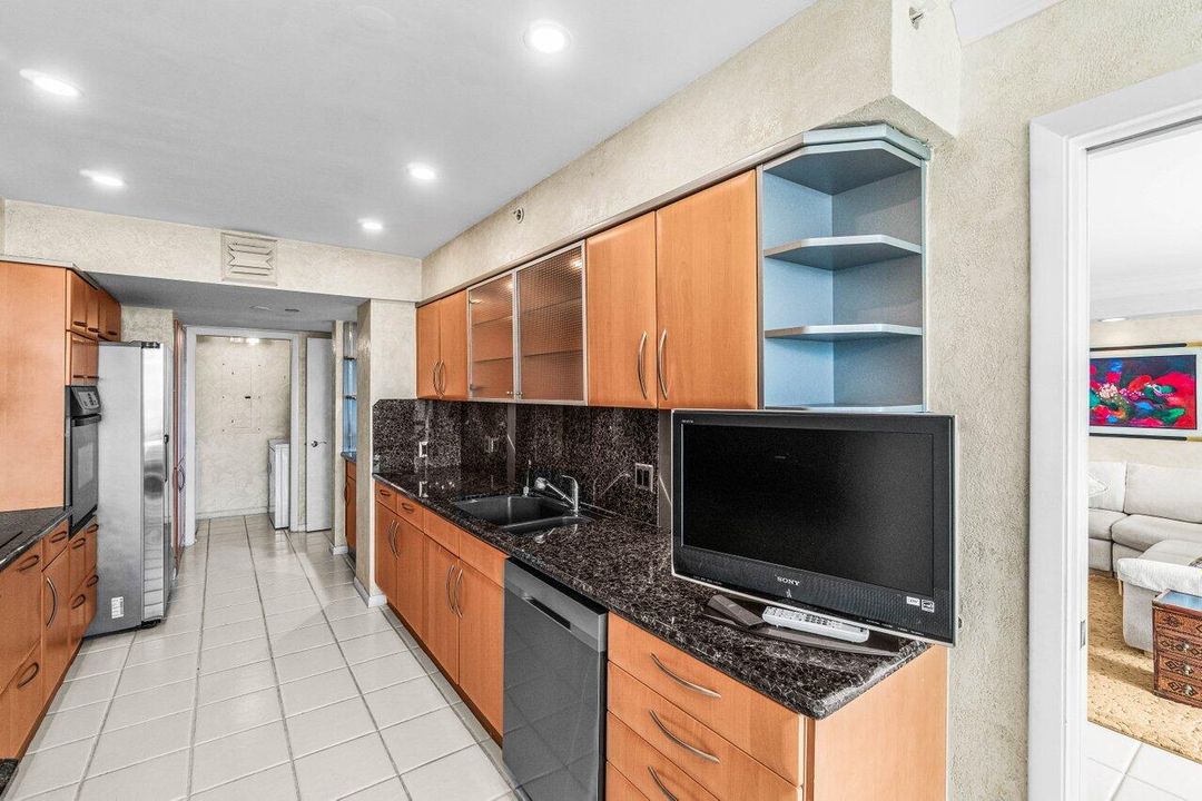 合同活跃: $918,000 (2 贝兹, 2 浴室, 1697 平方英尺)