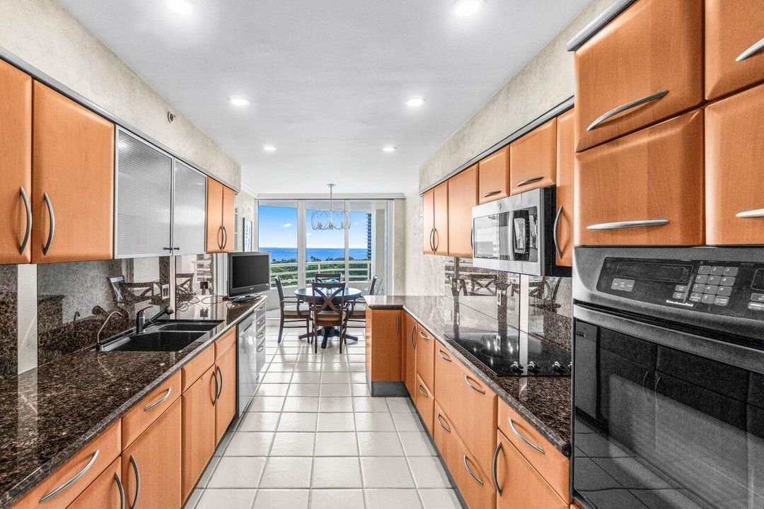 合同活跃: $918,000 (2 贝兹, 2 浴室, 1697 平方英尺)