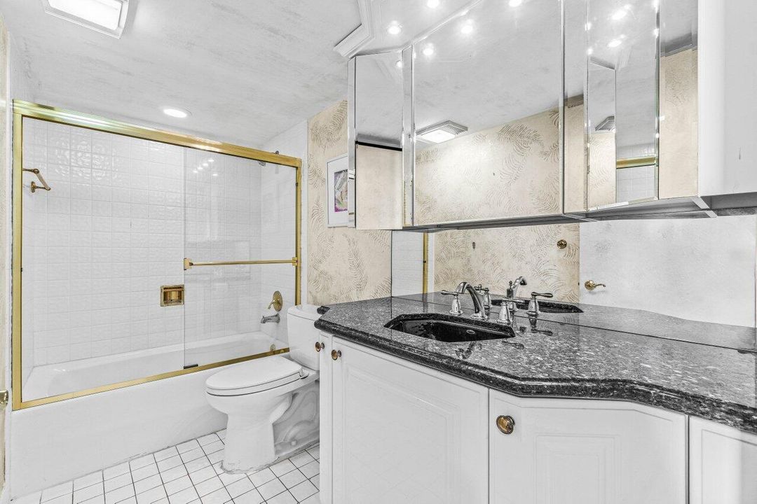 合同活跃: $918,000 (2 贝兹, 2 浴室, 1697 平方英尺)