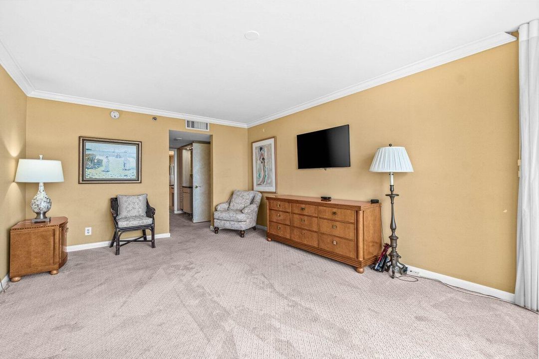 合同活跃: $918,000 (2 贝兹, 2 浴室, 1697 平方英尺)