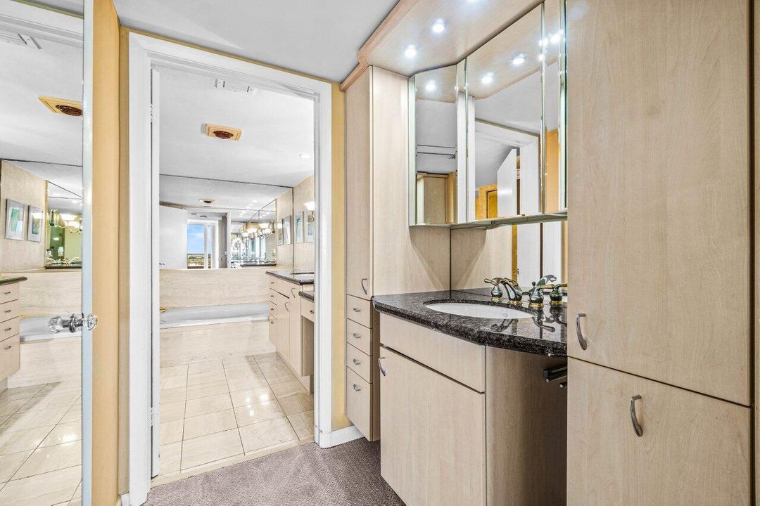 合同活跃: $918,000 (2 贝兹, 2 浴室, 1697 平方英尺)