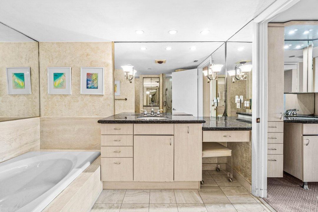 合同活跃: $918,000 (2 贝兹, 2 浴室, 1697 平方英尺)