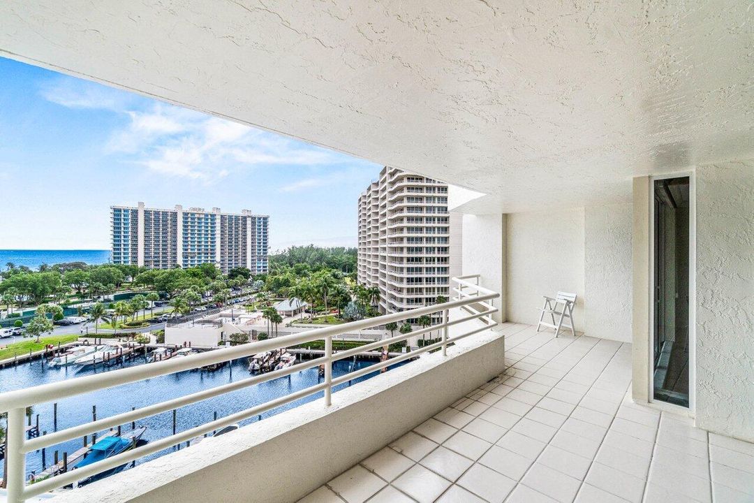 合同活跃: $918,000 (2 贝兹, 2 浴室, 1697 平方英尺)