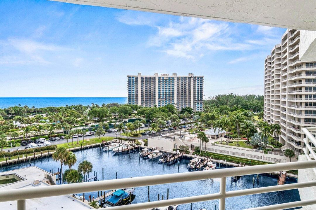 合同活跃: $918,000 (2 贝兹, 2 浴室, 1697 平方英尺)