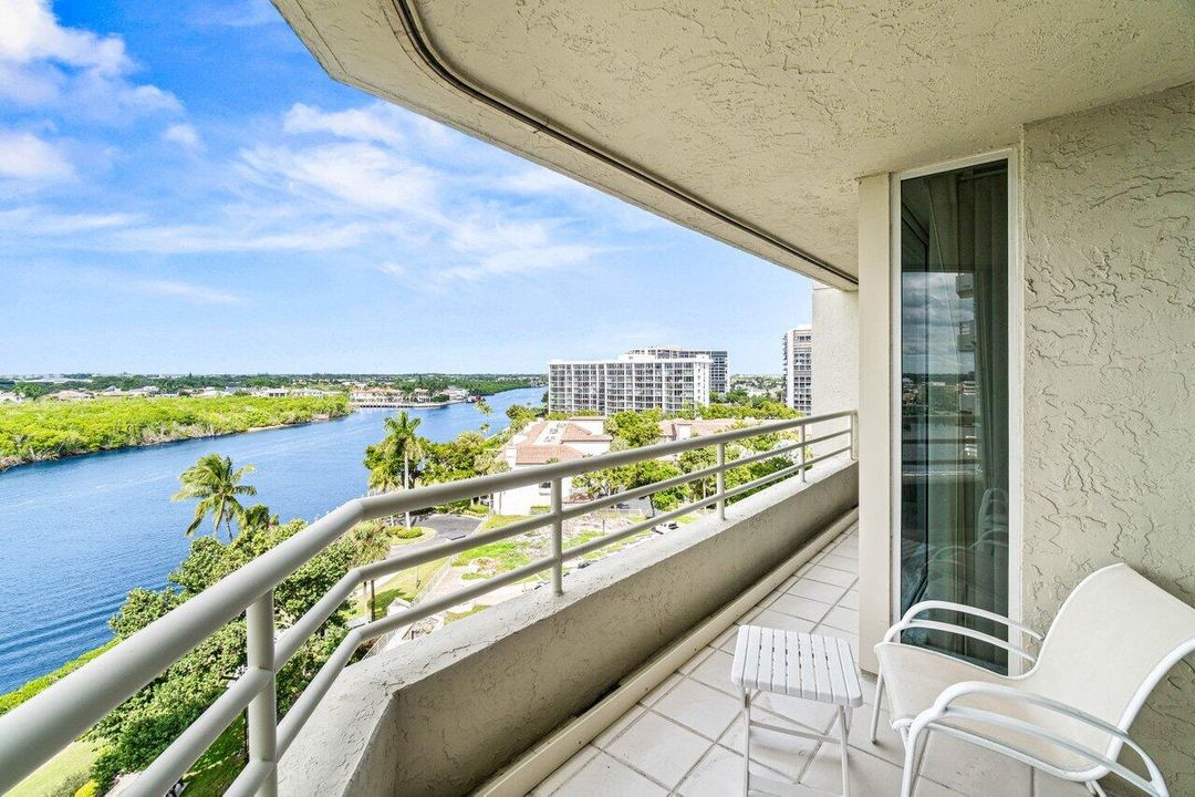 合同活跃: $918,000 (2 贝兹, 2 浴室, 1697 平方英尺)