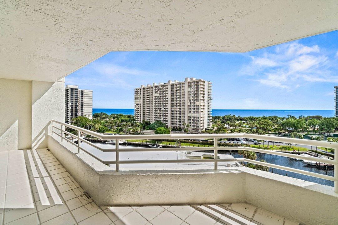 合同活跃: $918,000 (2 贝兹, 2 浴室, 1697 平方英尺)