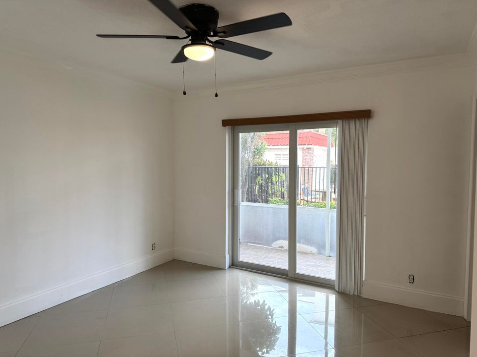 Activo con contrato: $1,950 (2 camas, 2 baños, 948 Pies cuadrados)