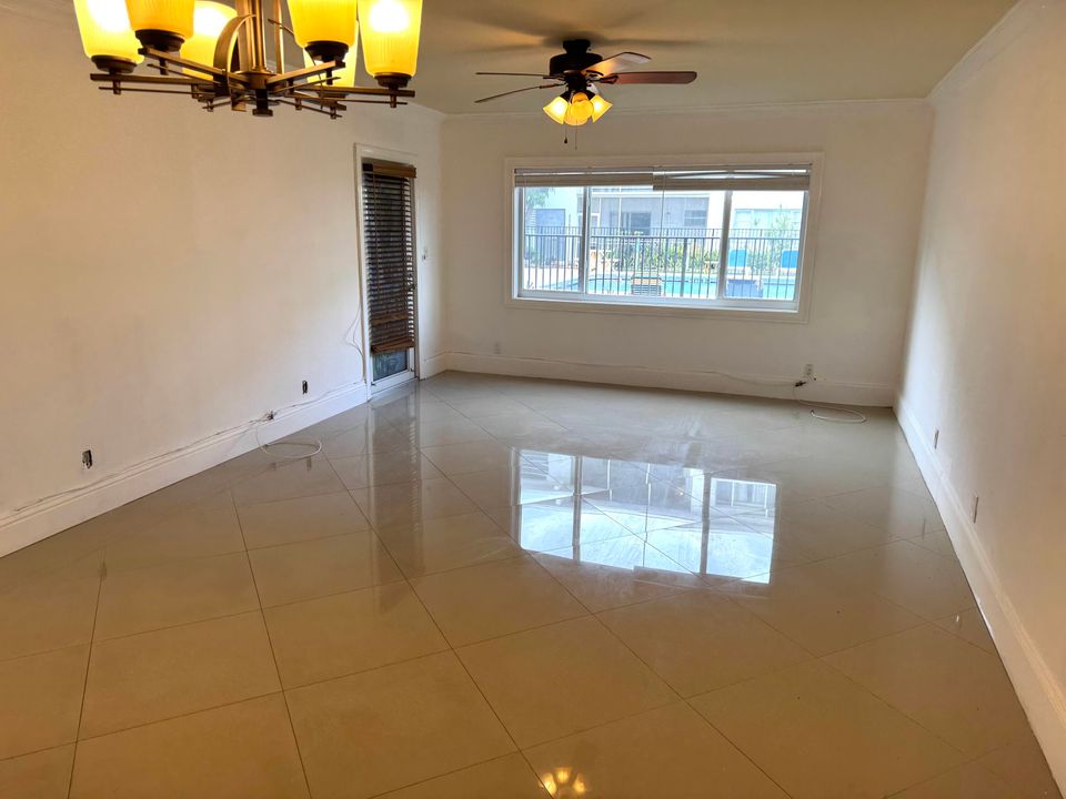 Activo con contrato: $1,950 (2 camas, 2 baños, 948 Pies cuadrados)