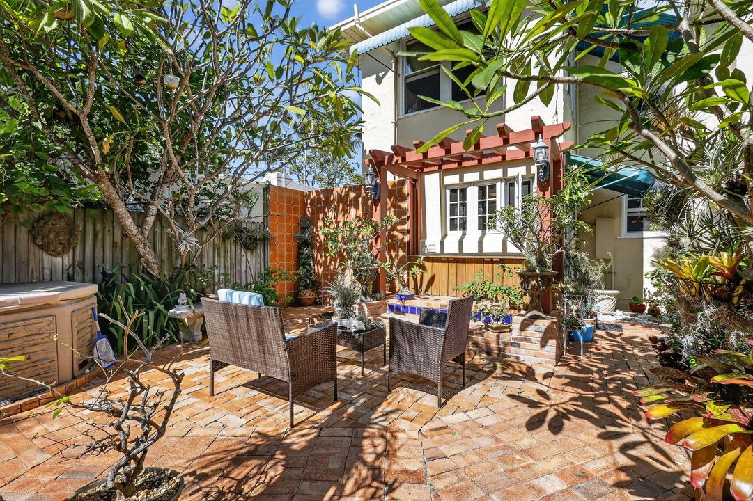 На продажу: $1,200,000 (4 спален, 2 ванн, 2302 Квадратных фут)