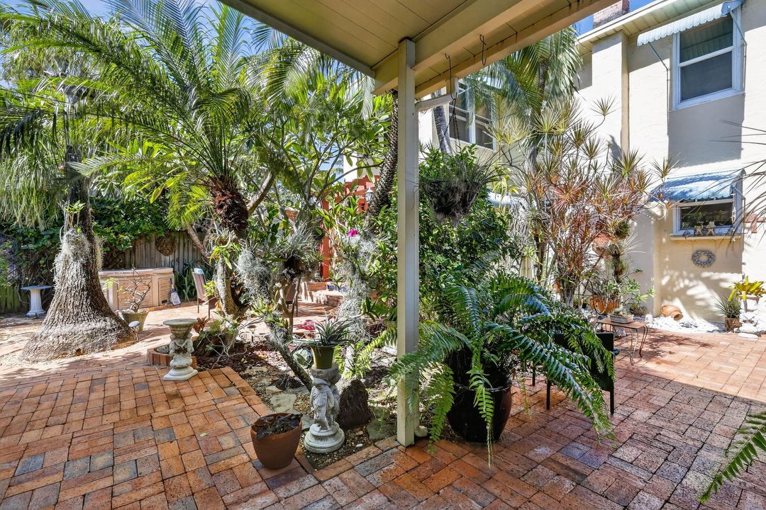 На продажу: $1,200,000 (4 спален, 2 ванн, 2302 Квадратных фут)