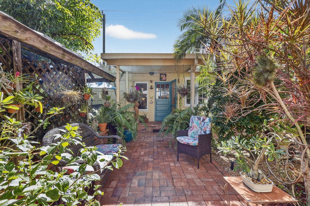 На продажу: $1,200,000 (4 спален, 2 ванн, 2302 Квадратных фут)