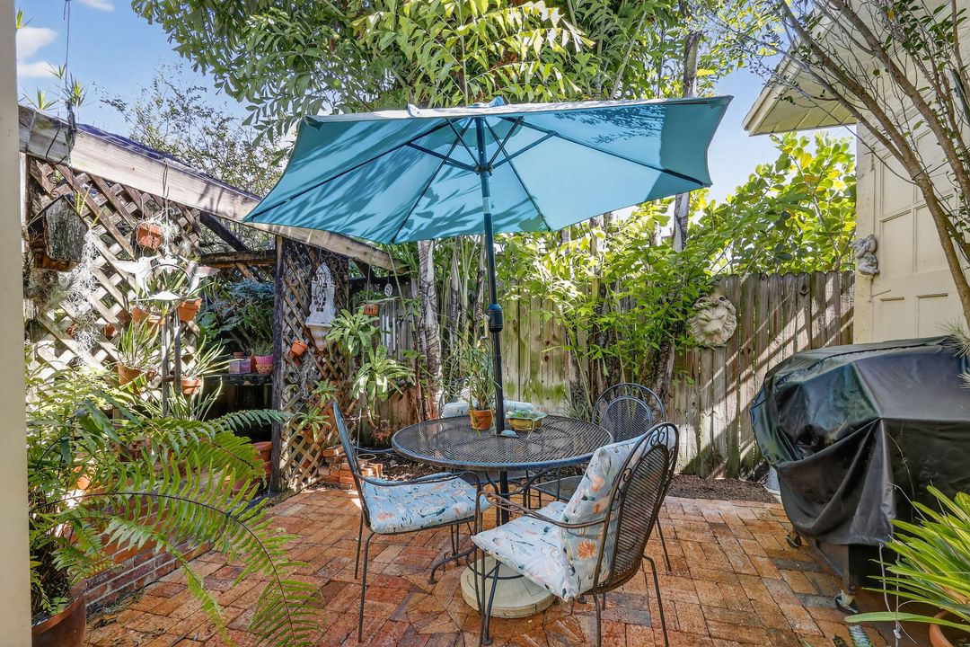 На продажу: $1,200,000 (4 спален, 2 ванн, 2302 Квадратных фут)