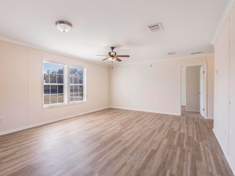 For Sale: $330,000 (4 beds, 2 baths, 1800 Square Feet)