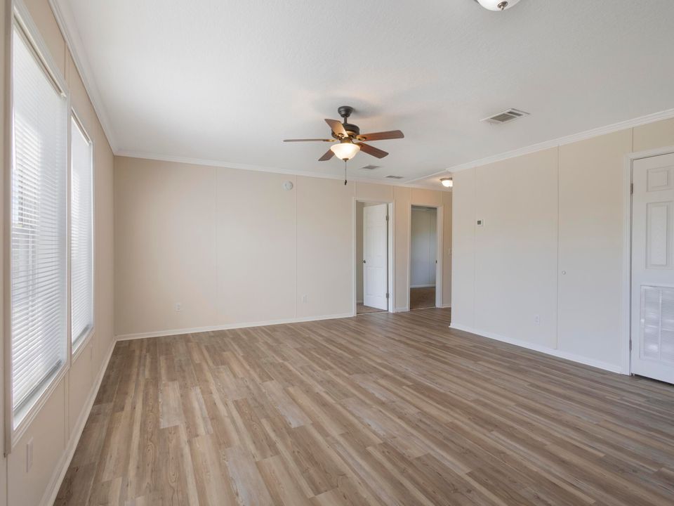 For Sale: $330,000 (4 beds, 2 baths, 1800 Square Feet)