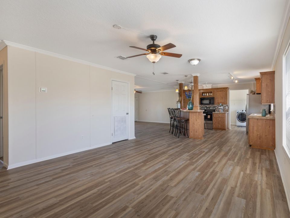 For Sale: $330,000 (4 beds, 2 baths, 1800 Square Feet)