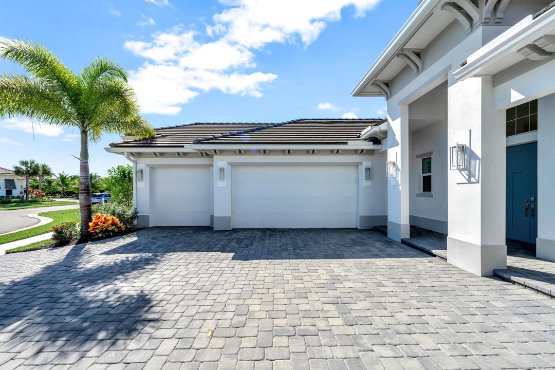 For Sale: $2,095,000 (3 beds, 2 baths, 3240 Square Feet)