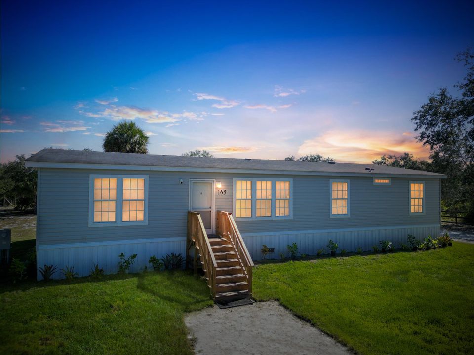 For Sale: $330,000 (4 beds, 2 baths, 1800 Square Feet)