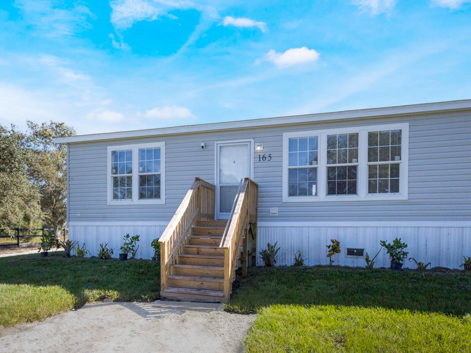 For Sale: $330,000 (4 beds, 2 baths, 1800 Square Feet)