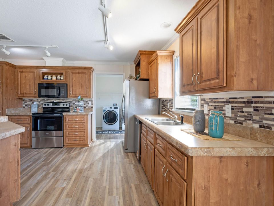 For Sale: $330,000 (4 beds, 2 baths, 1800 Square Feet)