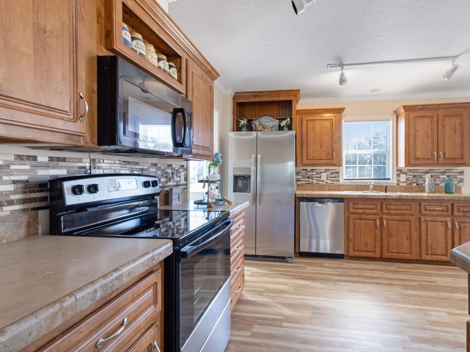 For Sale: $330,000 (4 beds, 2 baths, 1800 Square Feet)