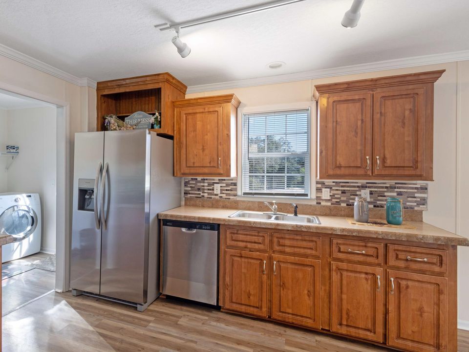 For Sale: $330,000 (4 beds, 2 baths, 1800 Square Feet)