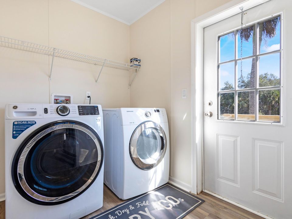 For Sale: $330,000 (4 beds, 2 baths, 1800 Square Feet)